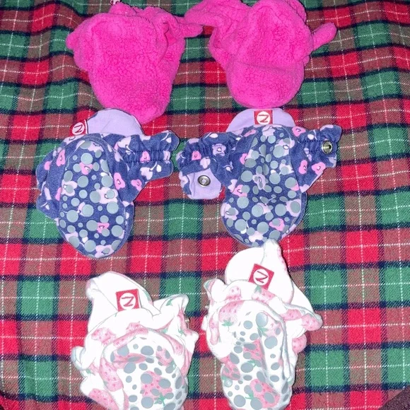 Zutano Pink, Navy Floral, and Strawberry Baby Booties 3 sets lot 3 months - Picture 6 of 12